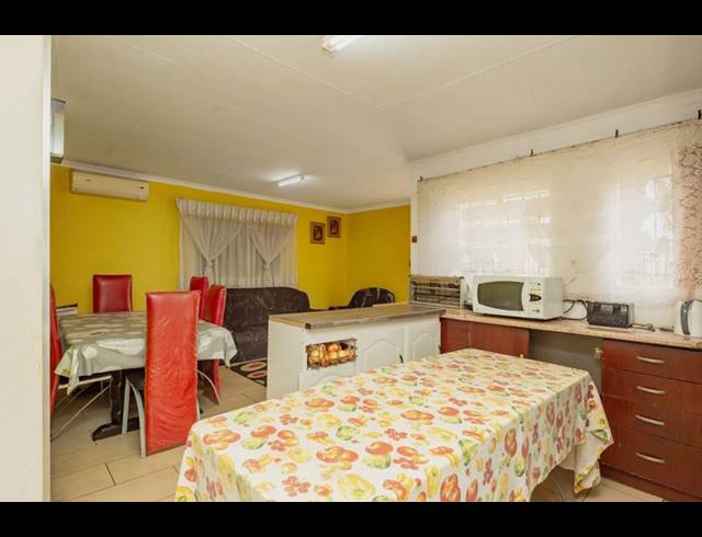 4 BEDROOM HOUSE FOR SALE IN LENASIA SOUTH